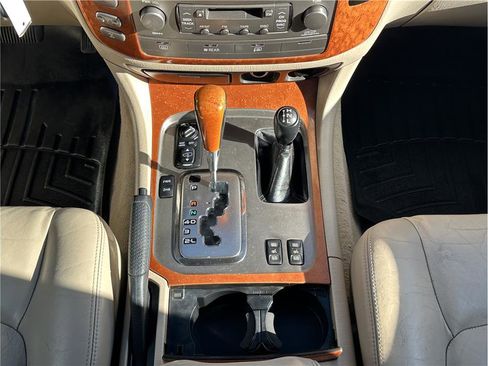 Used 2005 Lexus LX 470 4WD image 20