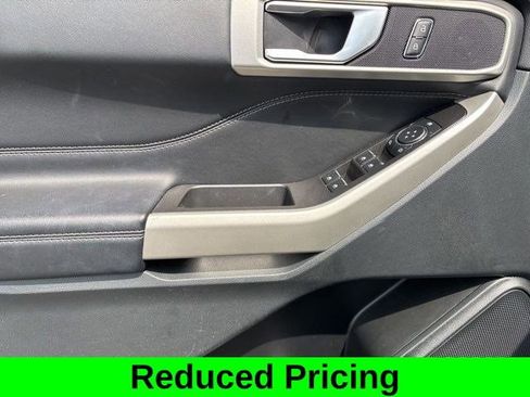 Used 2023 Ford Explorer XLT image 12
