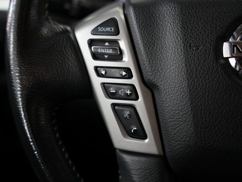 Used 2019 Nissan Titan PRO-4X image 11