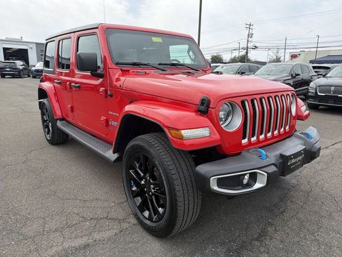 Used 2023 Jeep Wrangler Unlimited Sahara w/ Cold Weather Group AWD/4WD image 8