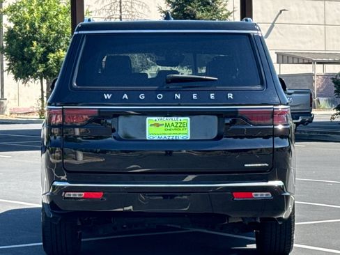 Used 2023 Jeep Wagoneer L Series II RWD image 12