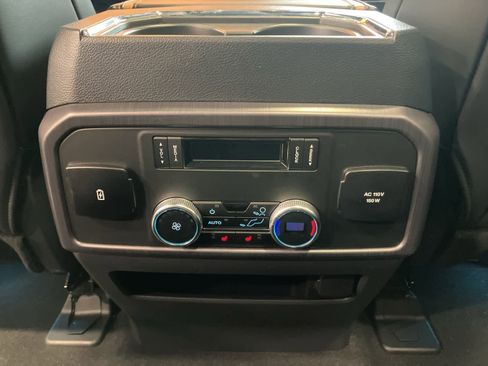 Used 2024 Ford Expedition Platinum image 34