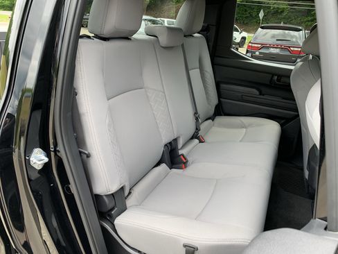 Used 2025 Toyota Tacoma SR5 AWD/4WD image 30