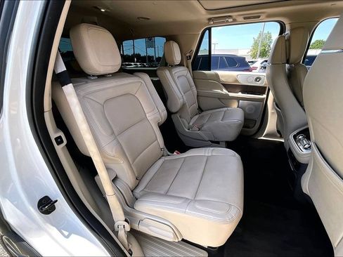Used 2021 Lincoln Navigator Reserve w/ Luxury Package AWD/4WD image 20