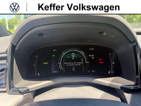 Used 2025 Toyota Camry SE FWD image 19