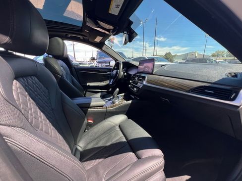 Used 2021 BMW 530i w/ Convenience Package image 30