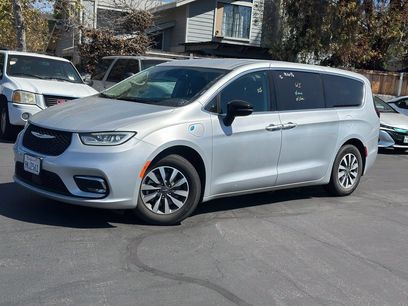 Used 2024 Chrysler Pacifica Limited