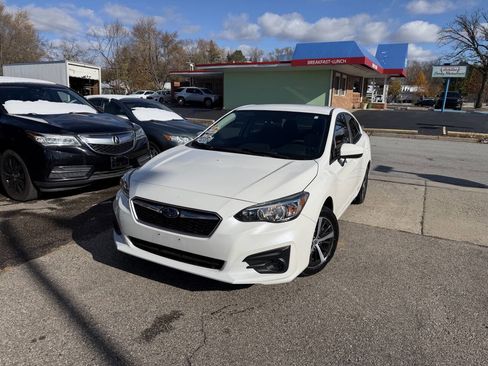Used 2019 Subaru Impreza 2.0i Premium image 3
