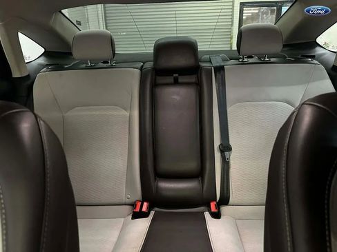 Used 2019 Ford Fusion SE w/ Equipment Group 151A image 9