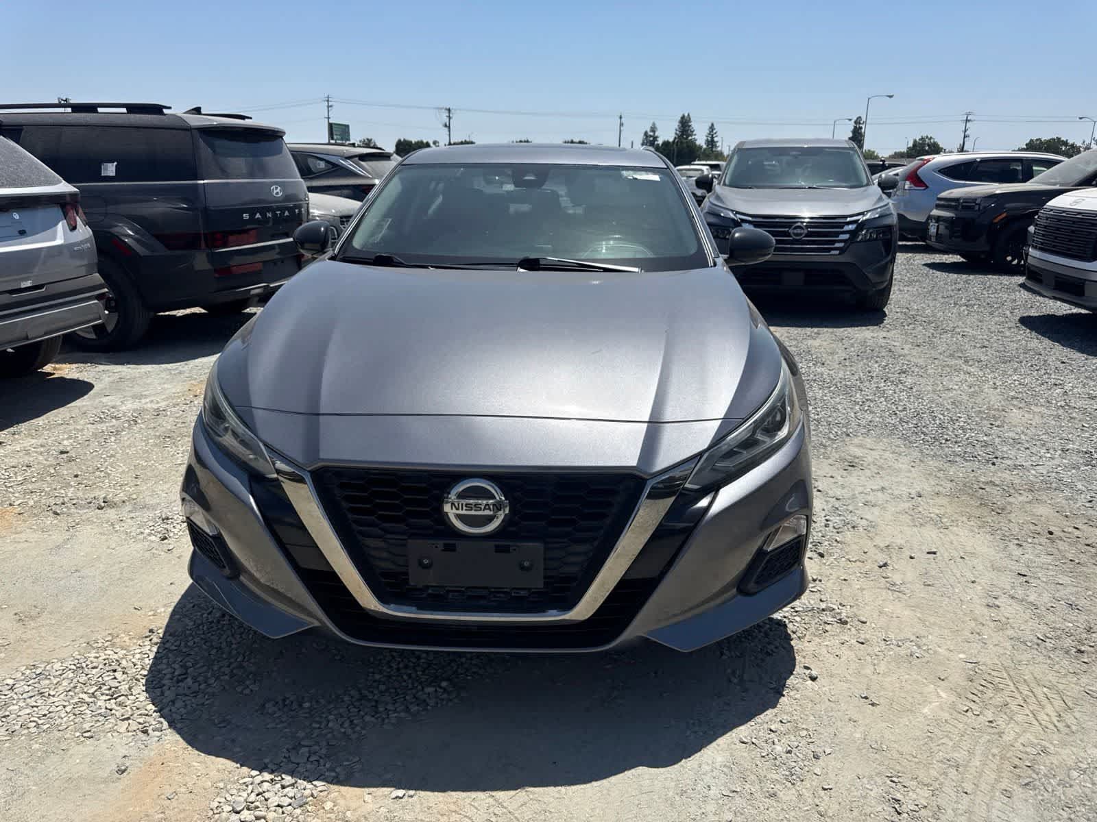 Used 2020 Nissan Altima 2.5 SR w/ Premium Package FWD image 2