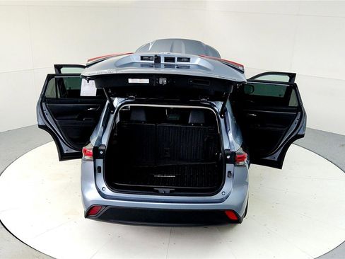 Certified 2022 Toyota Highlander XLE image 23