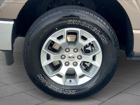 Used 2021 Ford F150 XLT AWD/4WD image 11