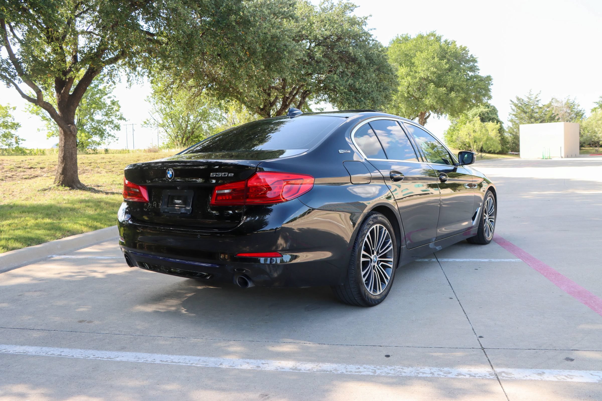 Used 2019 BMW 530e w/ Convenience Package RWD image 7