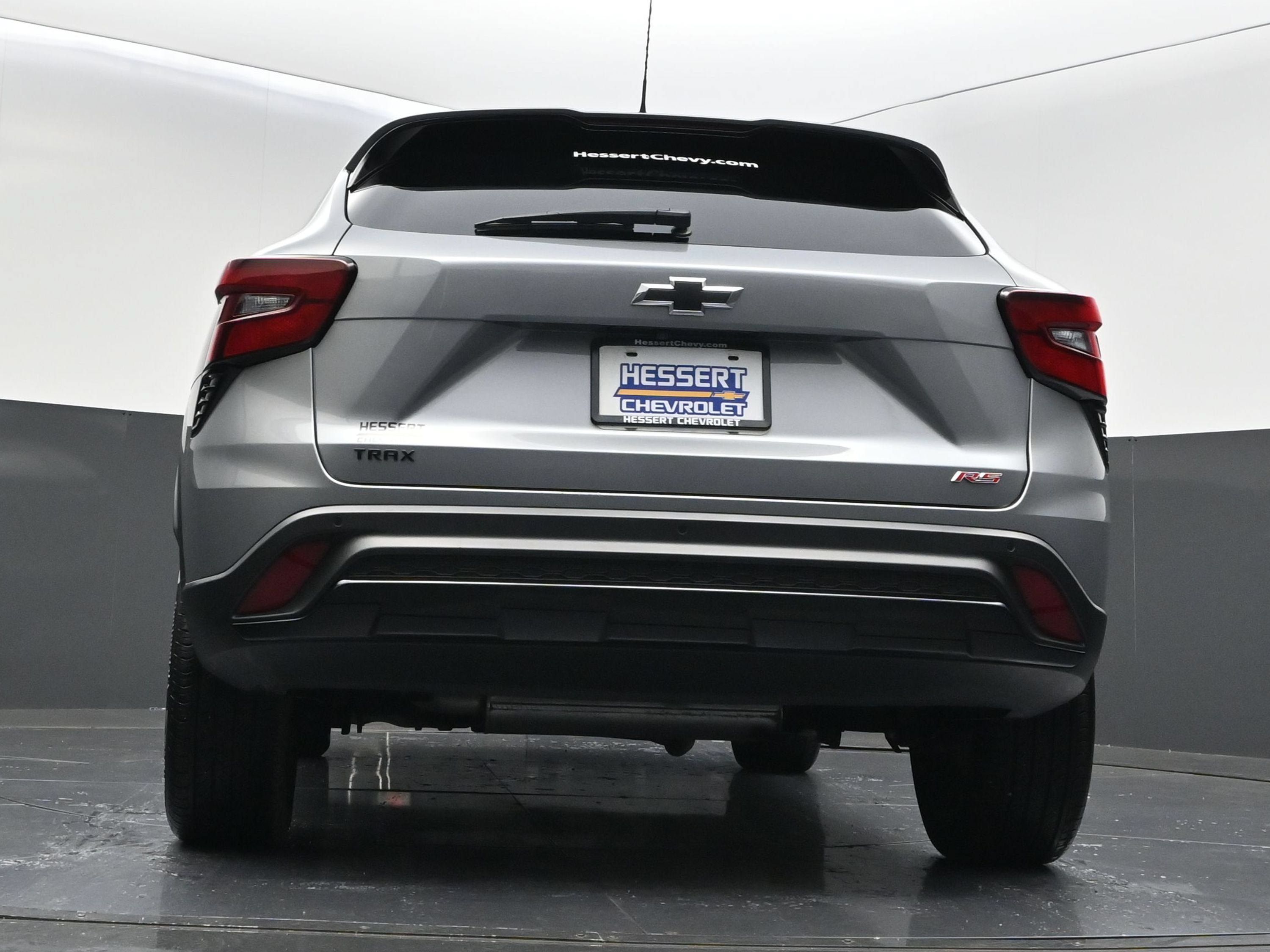 Used 2025 Chevrolet Trax RS w/ Sunroof Package FWD image 43