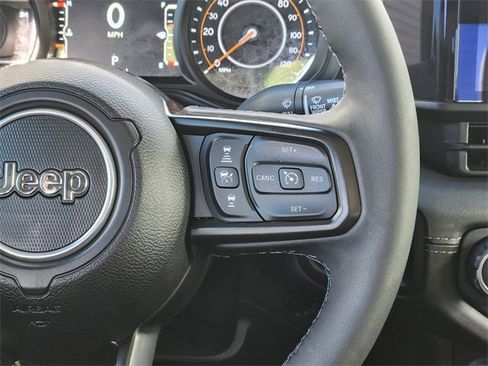 Used 2025 Jeep Gladiator Mojave w/ Convenience Group image 29