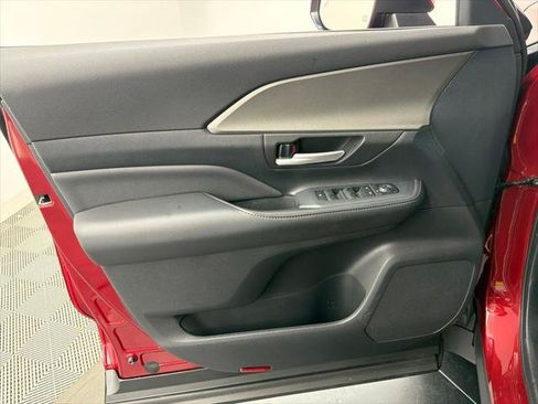 Certified 2025 Toyota Grand Highlander FWD image 19