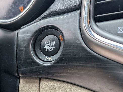 Used 2019 Jeep Grand Cherokee Laredo image 24