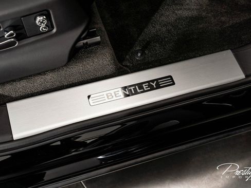 Used 2022 Bentley Bentayga image 44