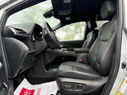 Certified 2025 Toyota Sienna Platinum AWD/4WD image 11