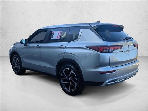 Used 2024 Mitsubishi Outlander SE image 8