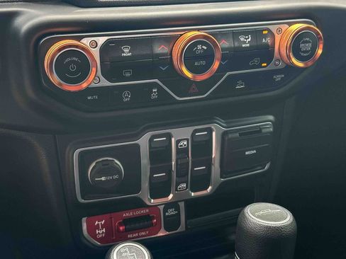 Used 2021 Jeep Gladiator Mojave AWD/4WD image 32