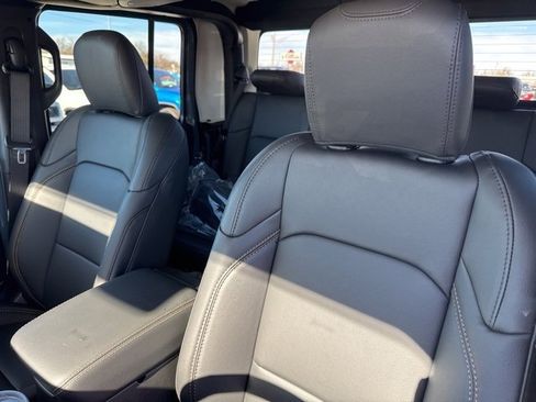 New 2026 Jeep Gladiator Sport image 9