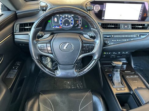 Used 2019 Lexus ES 300h w/ Accessory Package 2 FWD image 15