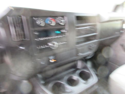 Used 2018 Chevrolet Express 3500 w/ Driver Convenience Package image 31