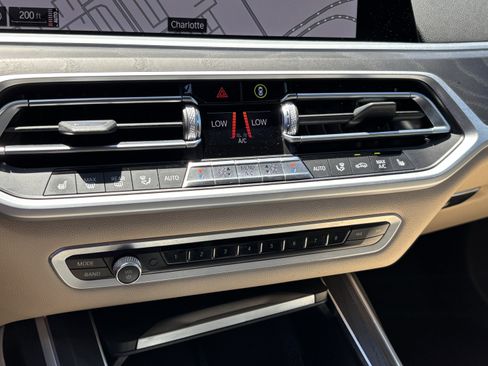 Used 2022 BMW X7 xDrive40i w/ Premium Package AWD/4WD image 29