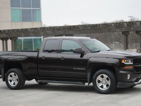Used 2018 Chevrolet Silverado 1500 LT w/ All Star Edition AWD/4WD image 34