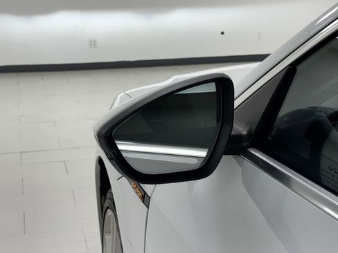 Used 2019 Audi e-tron Premium Plus image 33