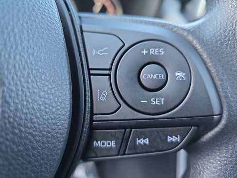 Used 2025 Toyota RAV4 XLE w/ Convenience Package image 18