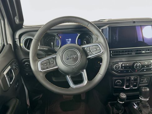 Used 2024 Jeep Wrangler Unlimited Sahara w/ Technology Group AWD/4WD image 17