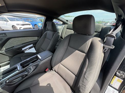 Used 2010 Ford Mustang Coupe RWD image 18