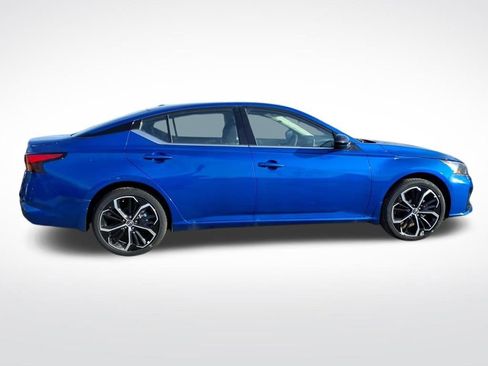 New 2025 Nissan Altima 2.5 SR image 8