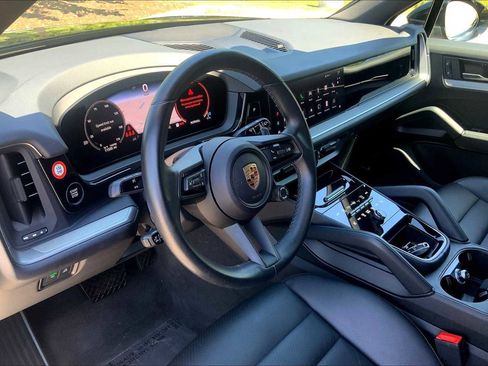 Used 2024 Porsche Cayenne image 50