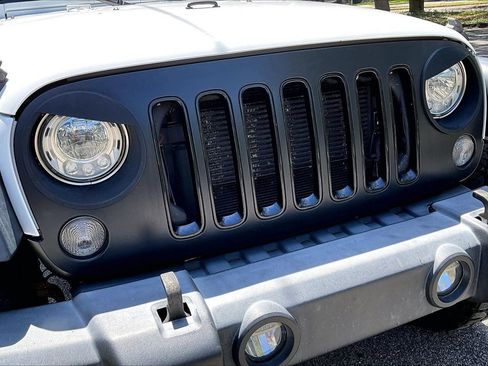 Used 2017 Jeep Wrangler Sport w/ Connectivity Group AWD/4WD image 29