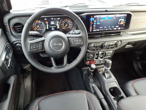 Used 2025 Jeep Wrangler Unlimited Rubicon AWD/4WD image 14