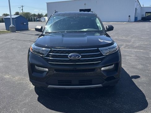 Used 2023 Ford Explorer XLT w/ Equipment Group 202A image 2