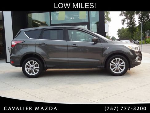 Used 2017 Ford Escape SE FWD image 3