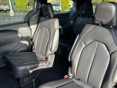 New 2026 Chrysler Pacifica Select image 34