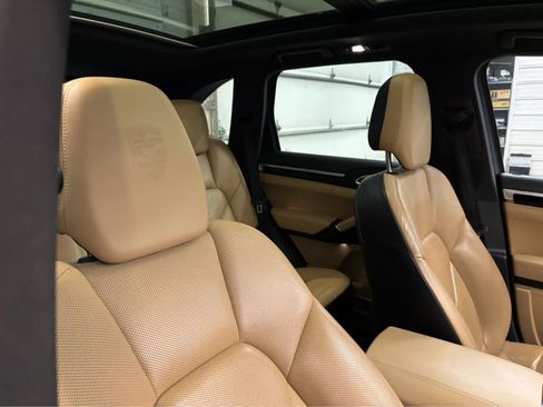 Used 2017 Porsche Cayenne Platinum Edition AWD/4WD image 27