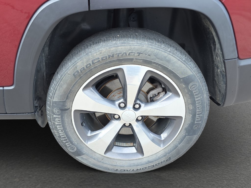 Used 2019 Jeep Cherokee Limited AWD/4WD image 5