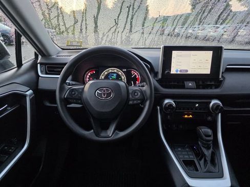 Used 2024 Toyota RAV4 XLE AWD/4WD image 19