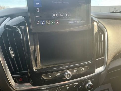 Used 2023 Chevrolet Traverse Premier FWD image 28