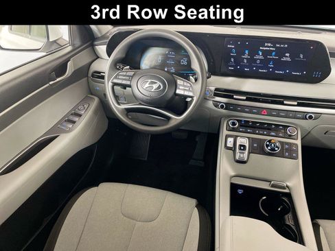 Used 2023 Hyundai Palisade SE AWD/4WD image 2