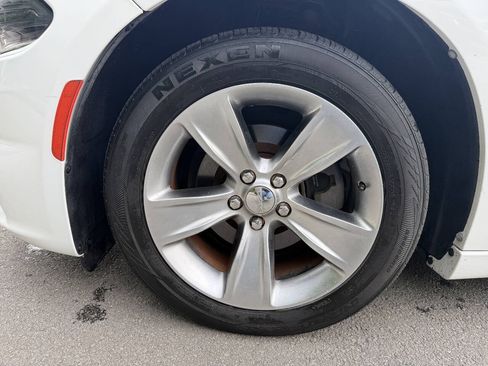 Used 2015 Dodge Charger SE w/ Sport Appearance Group RWD image 9