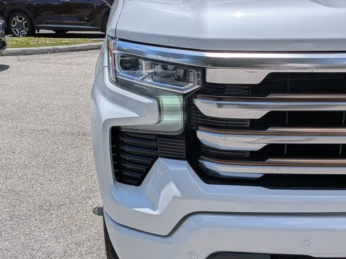 Used 2022 Chevrolet Silverado 1500 High Country w/ Technology Package AWD/4WD image 10