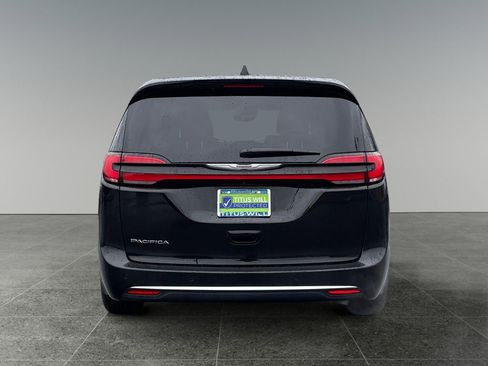 Used 2025 Chrysler Pacifica Select FWD image 6