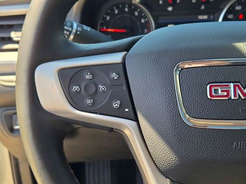Used 2023 GMC Acadia SLT w/ Preferred Package AWD/4WD image 46